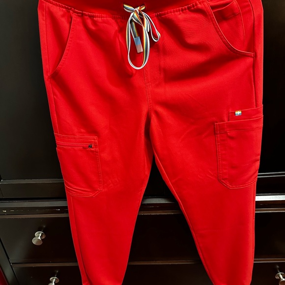 NWOT figs hibiscus pride set xs/s - Picture 2 of 2